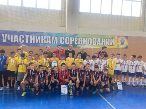 Кубок проходившего в Мензелинске турнира по футзалу увезли в Актаныш