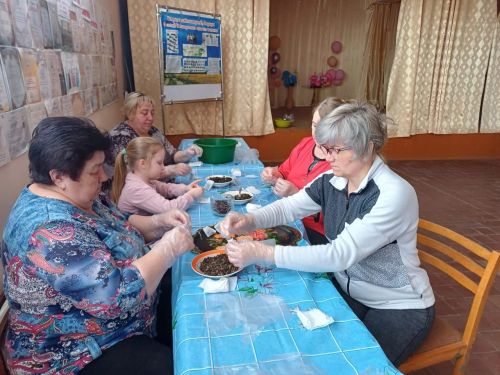 Чай с шиповником: как дети и взрослые помогают бойцам СВО