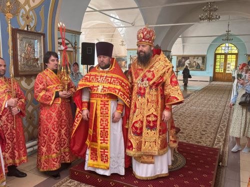 Епископ Гавриил вручил награду настоятелю Казанско-Богородицкой церкви