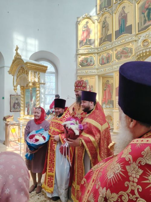 Епископ Гавриил вручил награду настоятелю Казанско-Богородицкой церкви