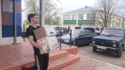 И в тылу не забывают своих бойцов на фронте