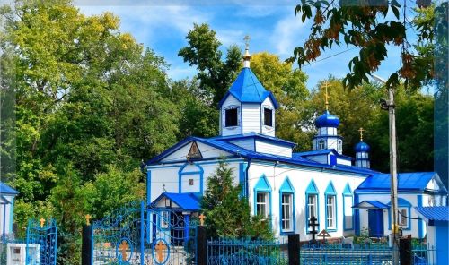 В Мензелинске православные верующие отмечают Радоницу