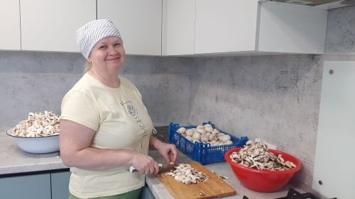 «Помогаю, как могу», — говорит жительница Мензелинска Альфия Тышова