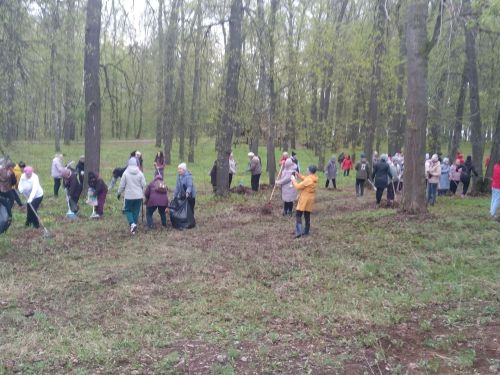1 Мая в Мензелинске отпраздновали субботником на свежем воздухе