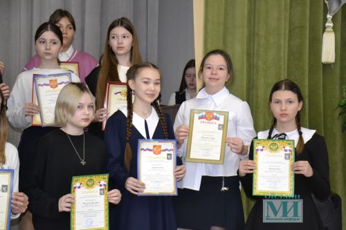 В первой школе Мензелинска чествовали звёзд учебного года: олимпиадников, активистов и спортсменов