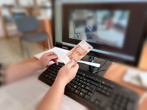 Житель Мензелинска лишился 133 тысяч рублей на фейковое обучение программированию