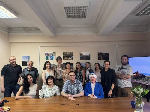Наш коллега в Казани — молодой журналист Юлай Низаев организовал свою фотовыставку