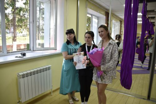В Мензелинске подвели итоги учебного года по воздушной гимнастике