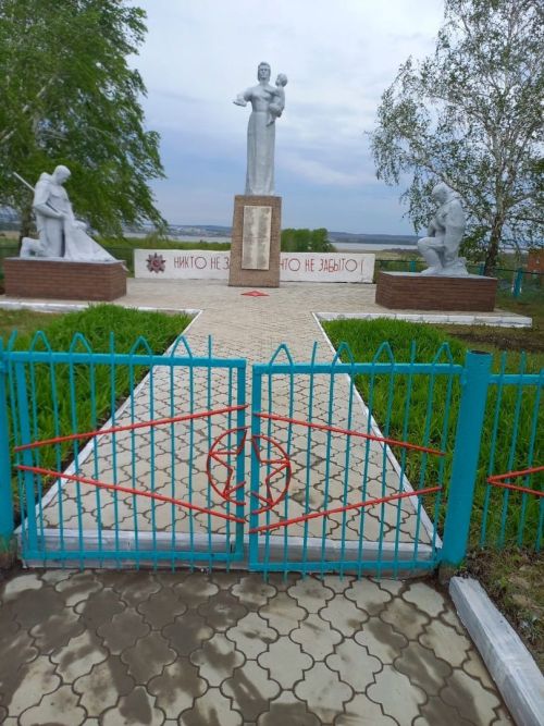 В поселке им.Воровского был обновлен комплекс в честь павших в Великой Отечественной войне.