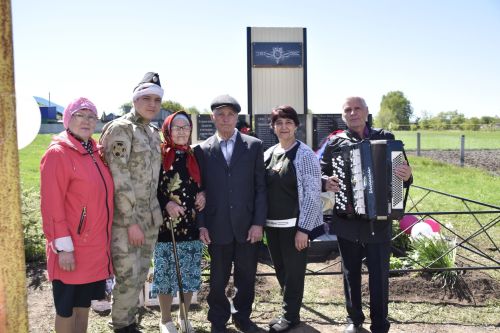 В деревне Кзыл-Тюбяк праздник, посвященный Великой Победе, провели у нового обелиска
