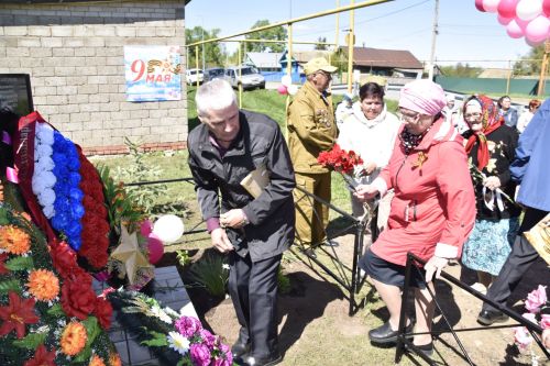 В деревне Кзыл-Тюбяк праздник, посвященный Великой Победе, провели у нового обелиска