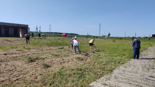 Сегодня на городском пляже Мензелинска очень оживленно