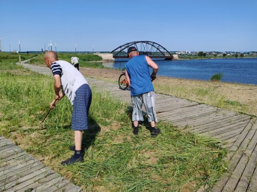 Сегодня на городском пляже Мензелинска очень оживленно