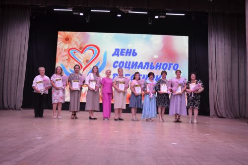 В Мензелинске отметили День социального работника