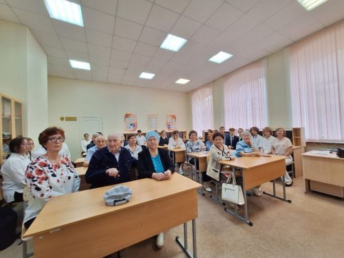 55 лет спустя: Выпускники 1970 года поделились опытом со студентами педагогического колледжа
