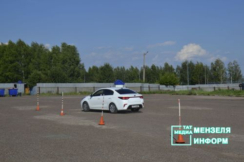 В Мензелинске прошел конкурс «Автоледи-2025»