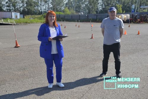 В Мензелинске прошел конкурс «Автоледи-2025»