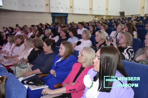 «Золотой фонд района» : в Мензелинске чествовали одаренных детей