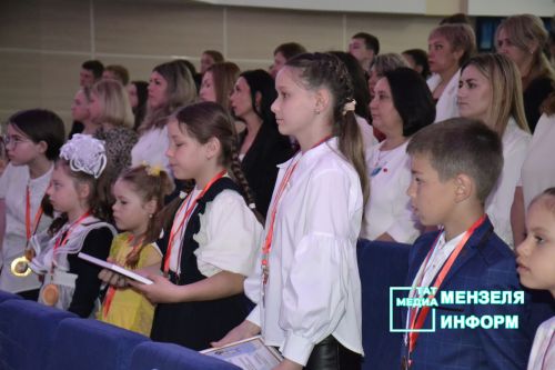 «Золотой фонд района» : в Мензелинске чествовали одаренных детей
