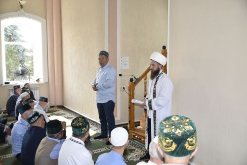 Мусульмане Мензелинска прочитали намаз в честь Курбан-байрам