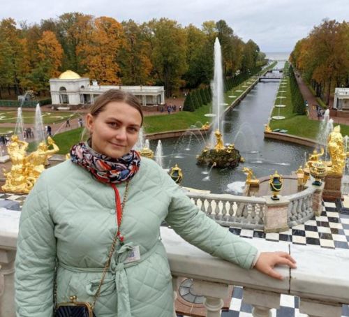 Алёна Макарова воспитывает детей в патриотическом духе