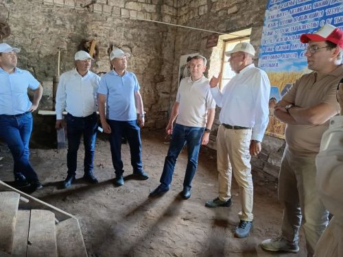 Марат Зяббаров наградил победителей конкурса, который прошел в хозяйстве «Заиковский»