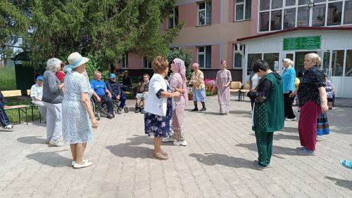 В Мензелинске состоялся сабантуй для получателей социальных услуг