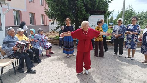 В Мензелинске состоялся сабантуй для получателей социальных услуг