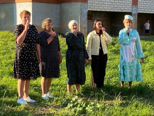 Авыл үзешчәннәре шәһәр халкына концерт күрсәтте