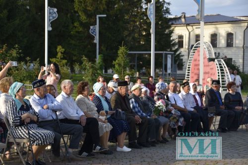 День семьи, любви и верности в Мензелинске: праздник крепких уз и добрых традиций
