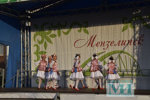 День семьи, любви и верности в Мензелинске: праздник крепких уз и добрых традиций