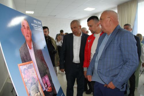 Передвижную выставку «Отец Героя» открыли в Мензелинском районе