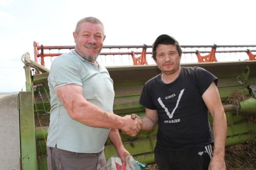 На полях Мензелинского района работают звездные комбайны