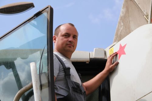 На полях Мензелинского района работают звездные комбайны