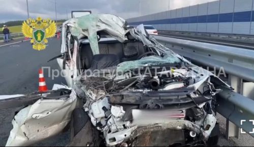 Трагедия на дороге: два человека погибли в аварии в Татарстане