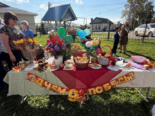 Ярмарка в школе № 2: поддержка бойцов СВО