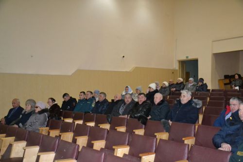 В Иркеняше на сходе граждан наградили активных жителей поселения