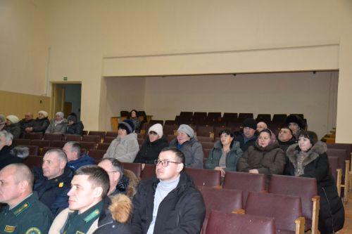В Иркеняше на сходе граждан наградили активных жителей поселения