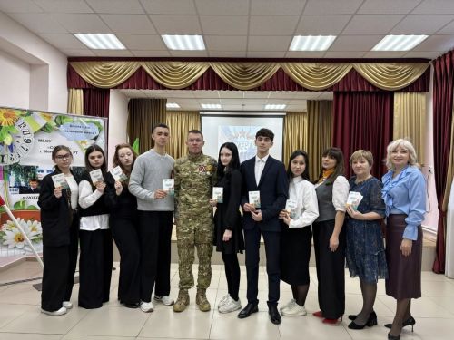 В Мензелинске открыли Год доблести: в гостях у школьников — герой-выпускник