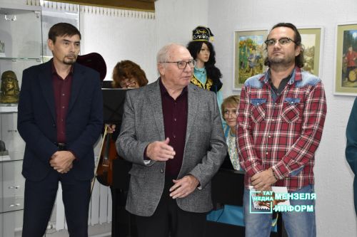В Мензелинске открылась выставка скульптур «Национальные герои народов мира»