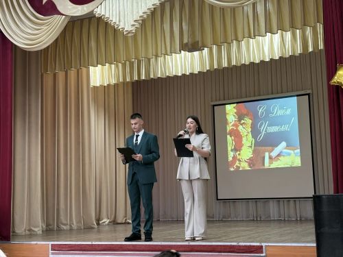 Студенты Мензелинского колледжа поздравили педагогов с Днём учителя