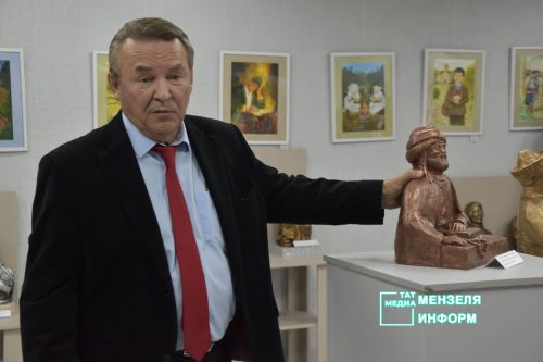 В Мензелинске открылась выставка скульптур «Национальные герои народов мира»