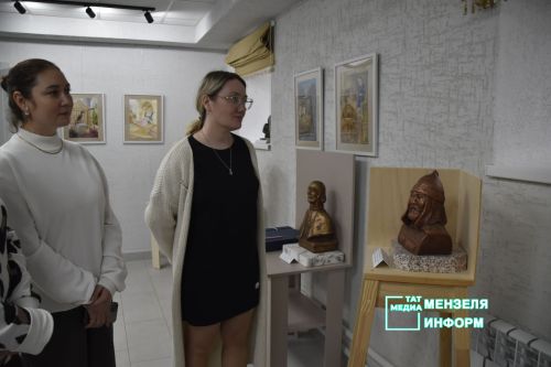 В Мензелинске открылась выставка скульптур «Национальные герои народов мира»