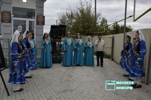 В Мензелинске открылась выставка скульптур «Национальные герои народов мира»