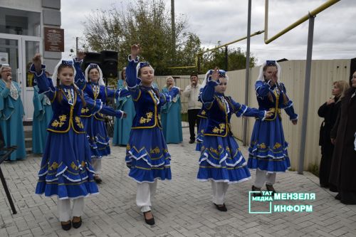 В Мензелинске открылась выставка скульптур «Национальные герои народов мира»