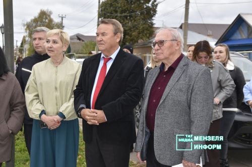 В Мензелинске открылась выставка скульптур «Национальные герои народов мира»