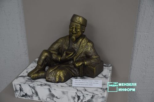 В Мензелинске открылась выставка скульптур «Национальные герои народов мира»