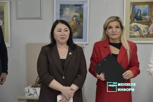 В Мензелинске открылась выставка скульптур «Национальные герои народов мира»