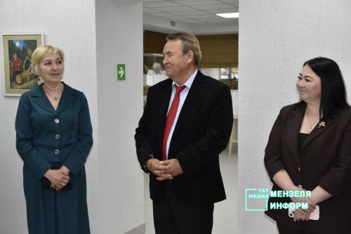 В Мензелинске открылась выставка скульптур «Национальные герои народов мира»