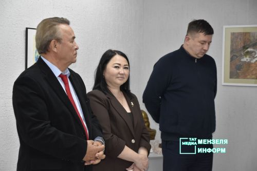 В Мензелинске открылась выставка скульптур «Национальные герои народов мира»